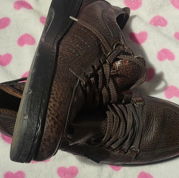 Shoe - Picture 4 of 14